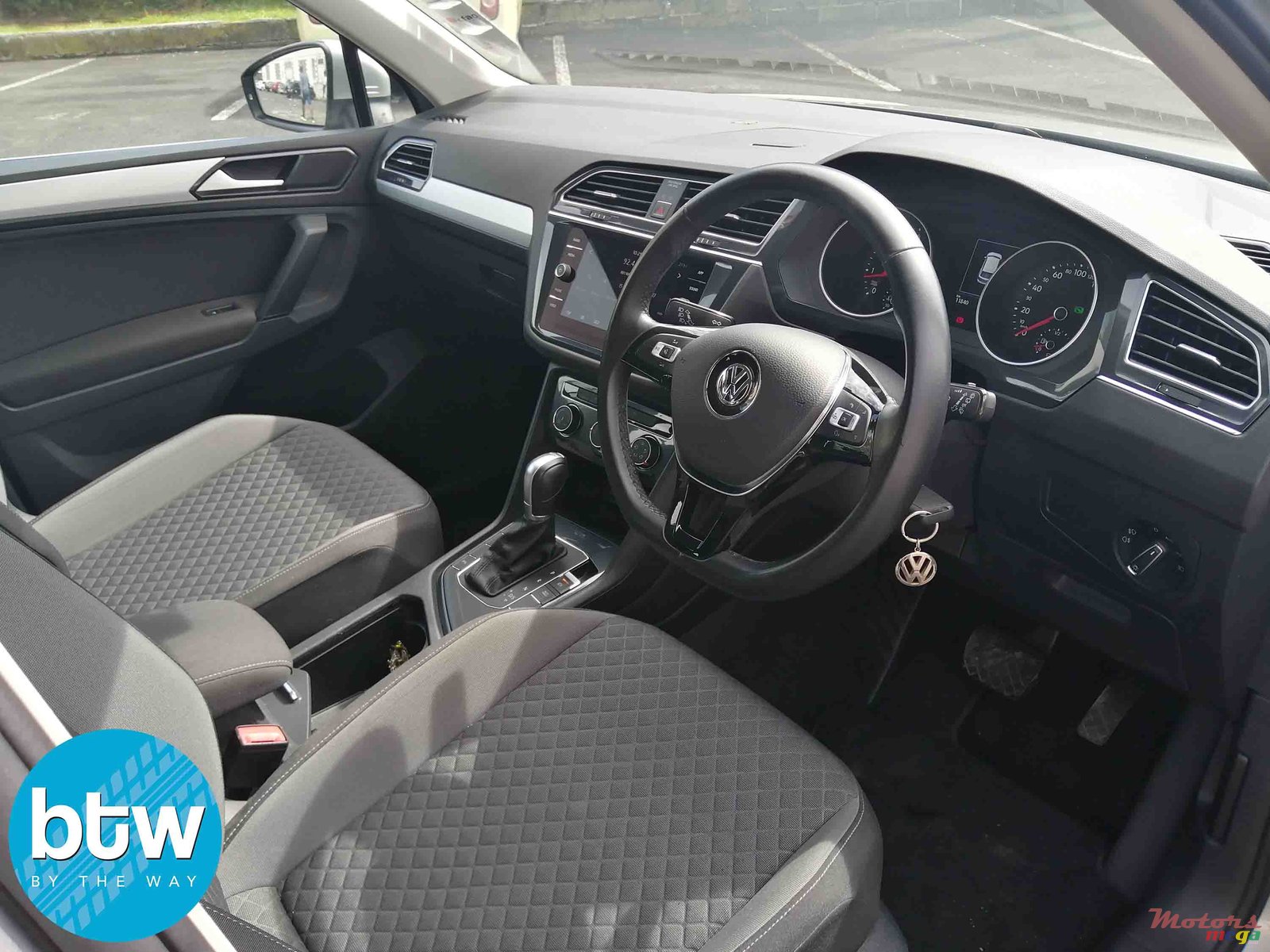 2018' Volkswagen Tiguan photo #4