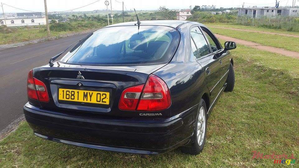 2002' Mitsubishi Carisma photo #2
