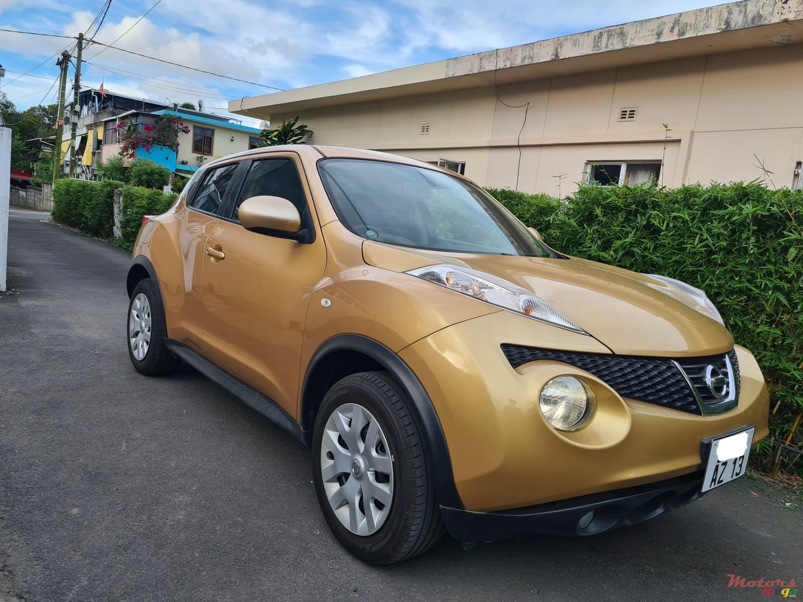 2013' Nissan Juke Automatic photo #1