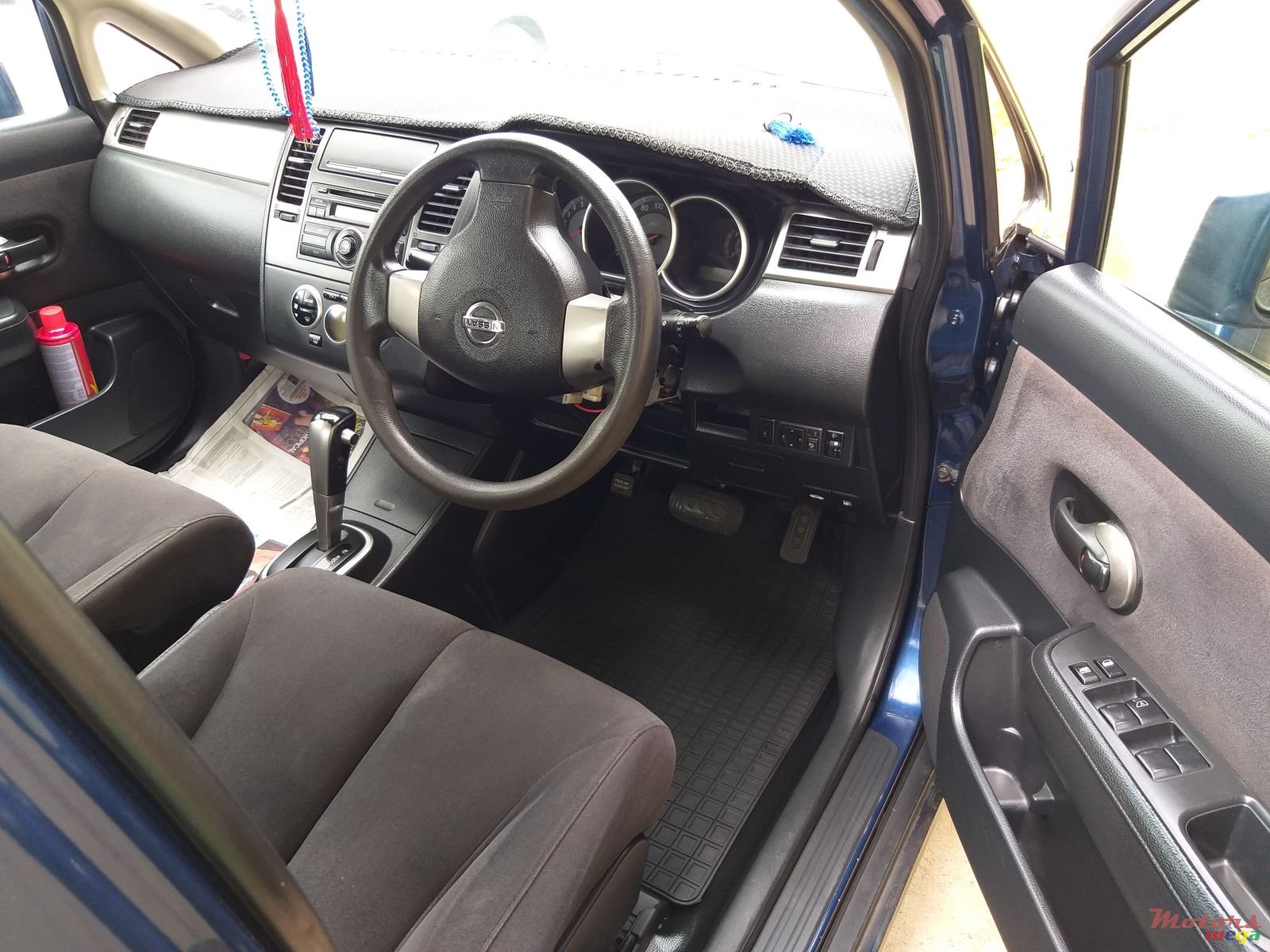 2007' Nissan Tiida SEDAN photo #3