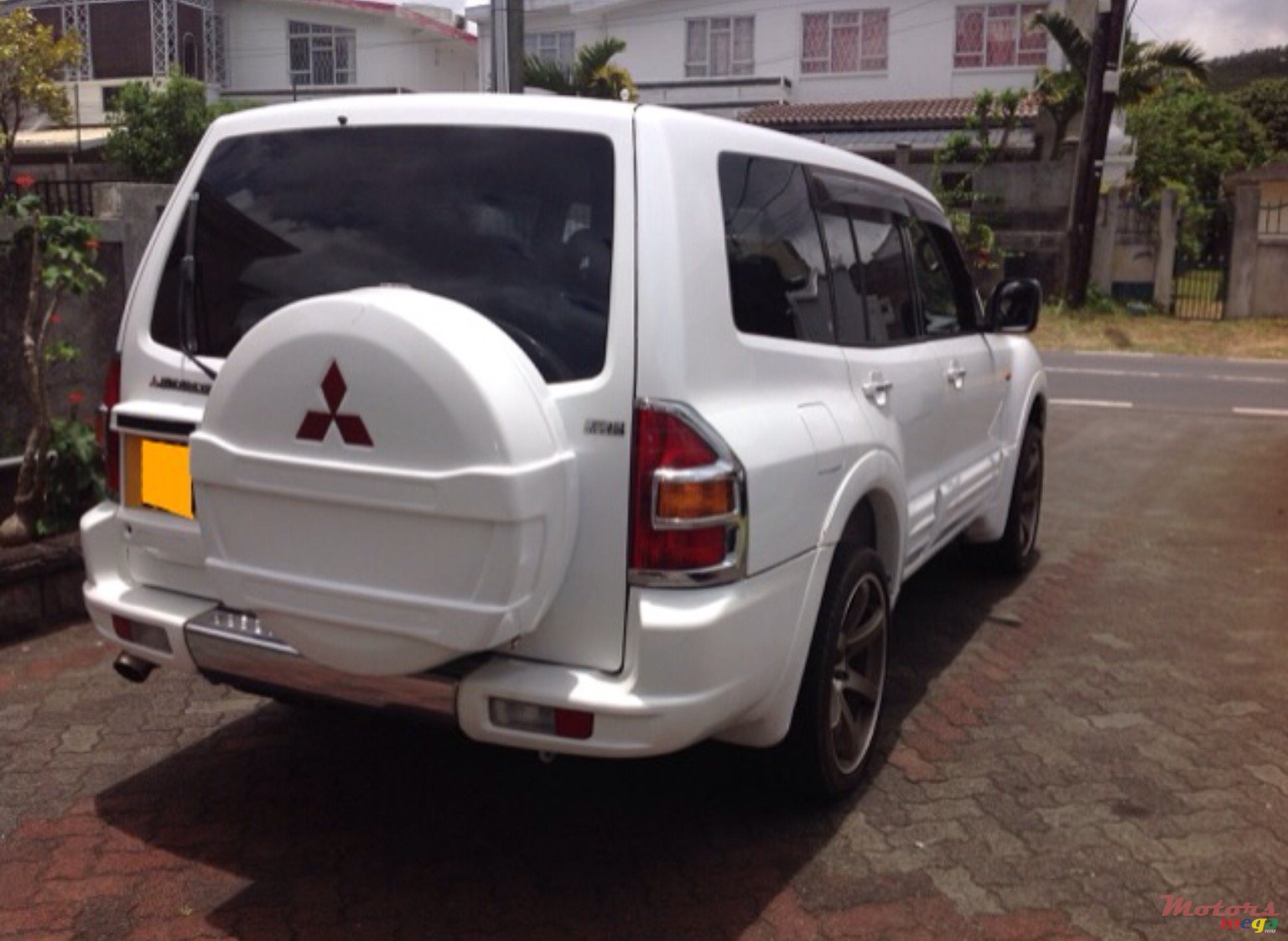 2000' Mitsubishi Pajero photo #4