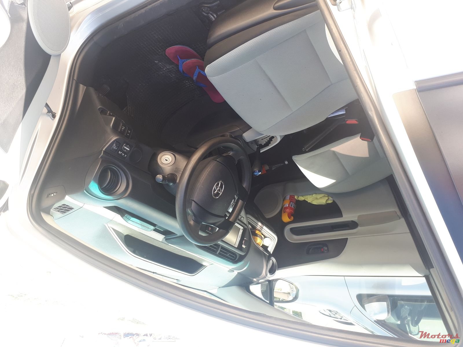 2013' Toyota Aqua photo #3