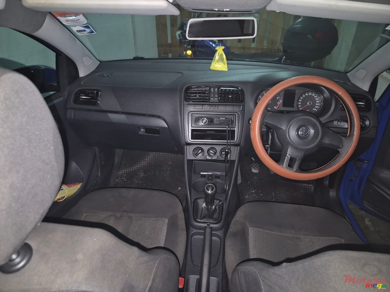 2010' Volkswagen Polo photo #4