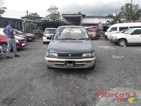 1994' Mitsubishi Chariot photo #2