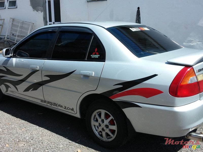 2000' Mitsubishi Lancer photo #2