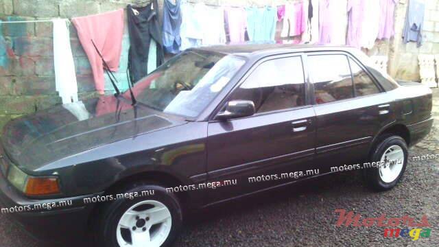 1990' Mazda 323 familial photo #2