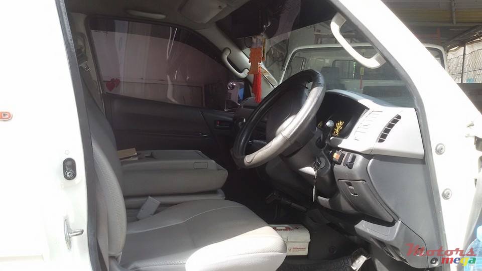 2010' Toyota HiAce photo #7