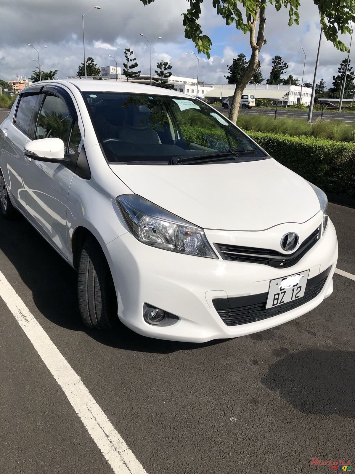 2012' Toyota Vitz photo #1