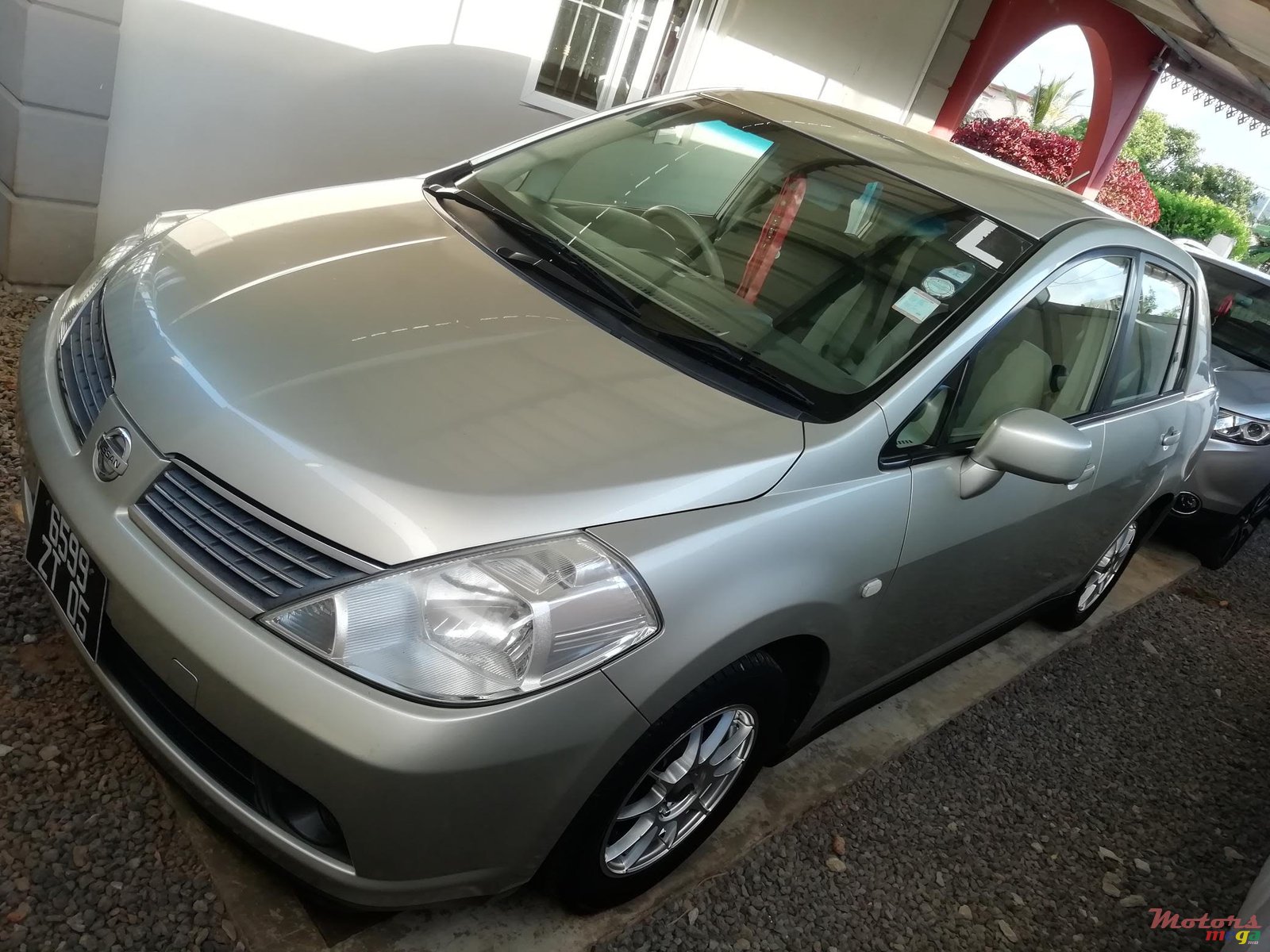 2005' Nissan Tiida photo #2