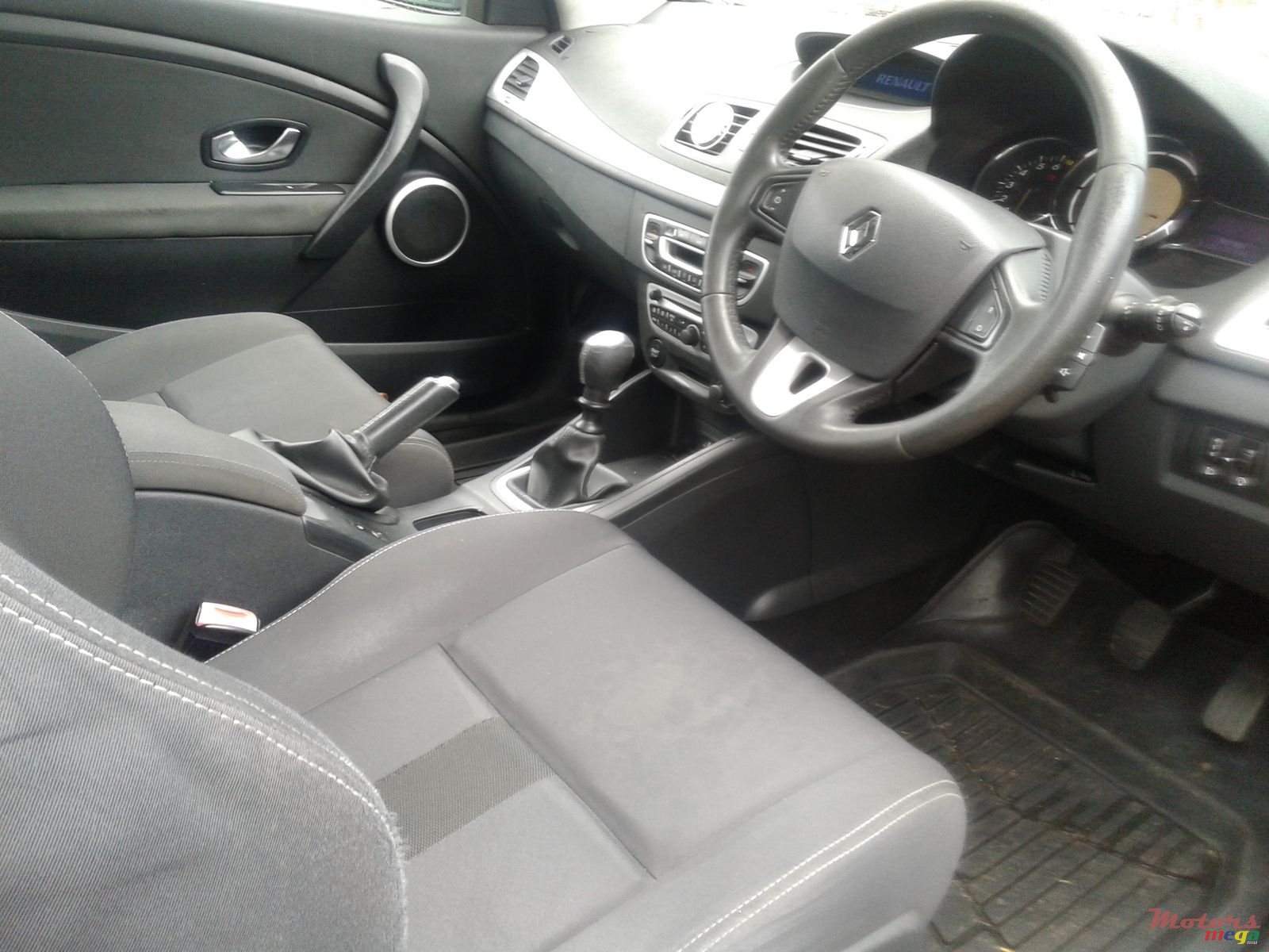 2011' Renault photo #2