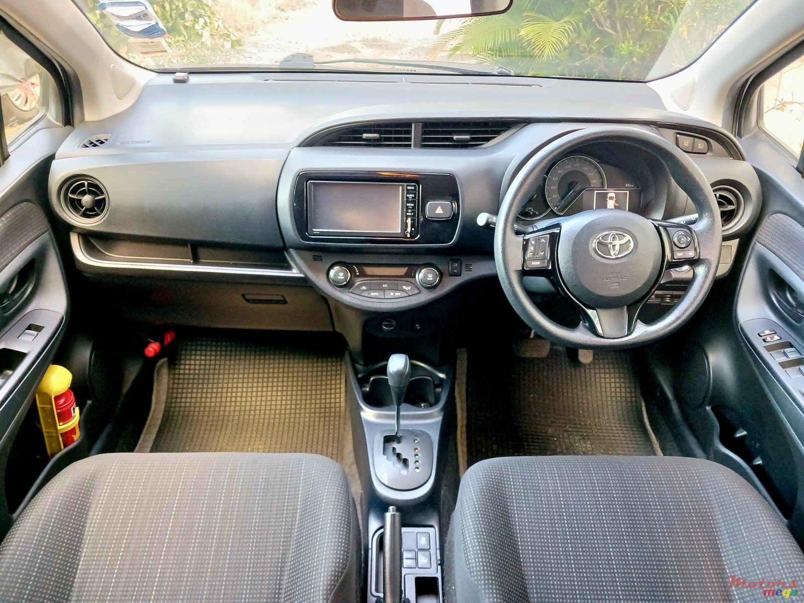 2017' Toyota Vitz photo #2