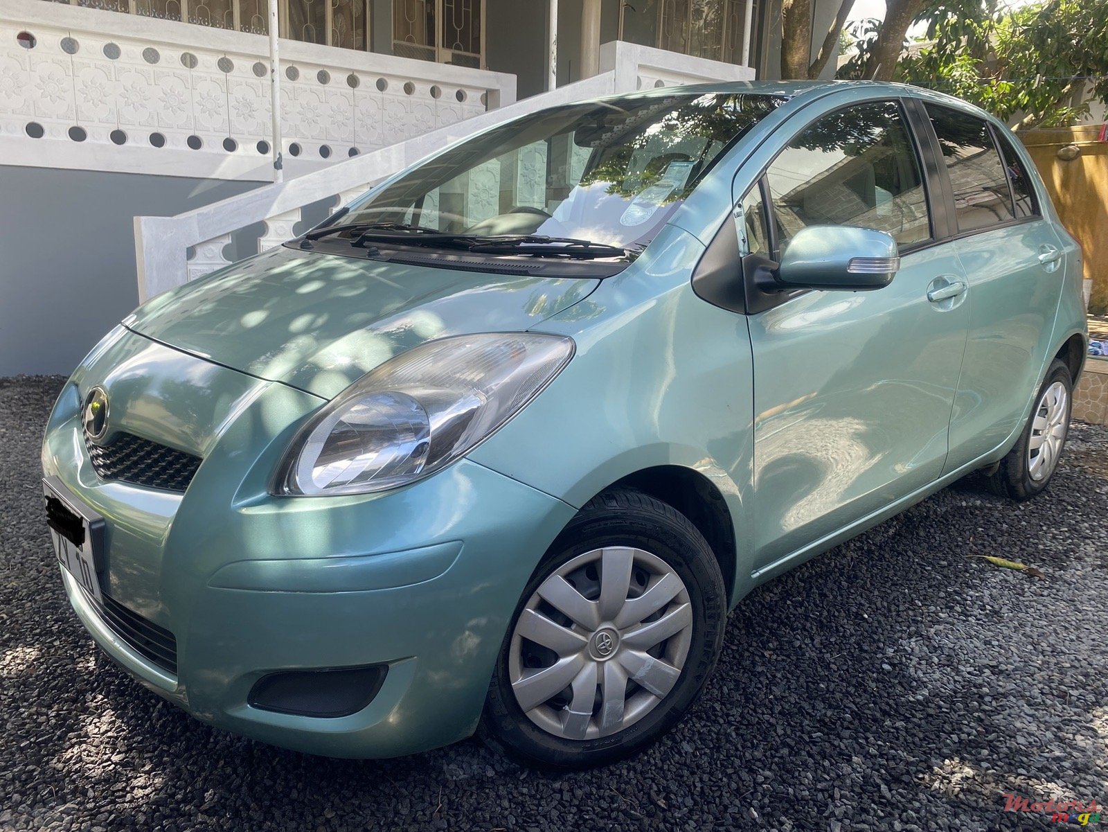 2010' Toyota Vitz photo #3