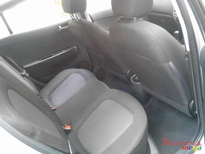 2012' Hyundai i20 photo #3