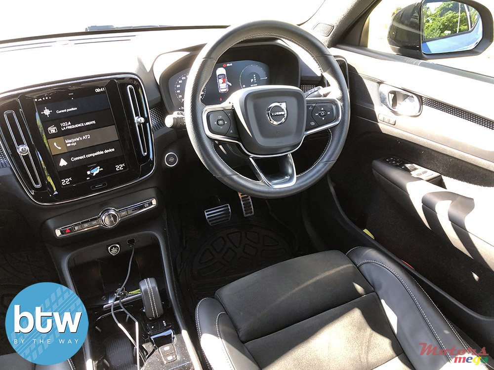 2021' Volvo XC40 photo #6