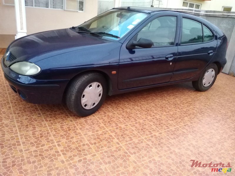2000' Renault Megane photo #2