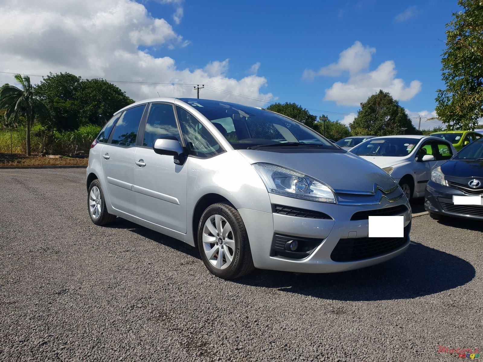 2012' Citroen C4 Picasso photo #1