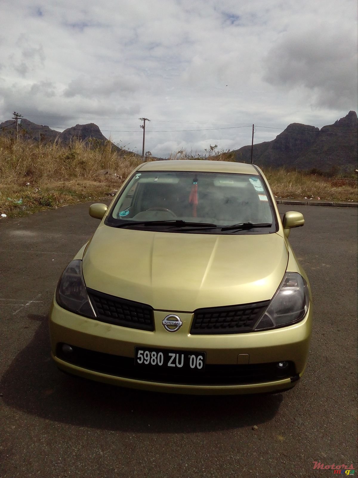 2006' Nissan Tiida Japan. Full option photo #3