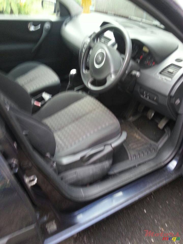 2007' Renault Megane photo #2