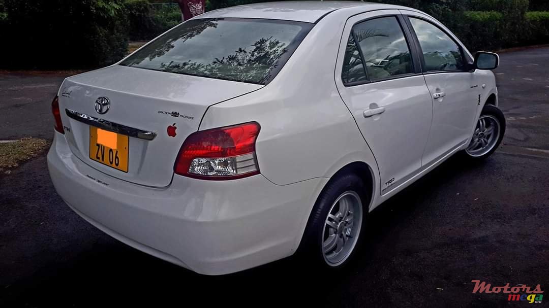 2006' Toyota Belta photo #3