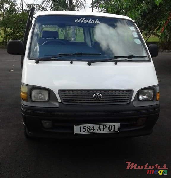 2001' Toyota Hiace photo #2