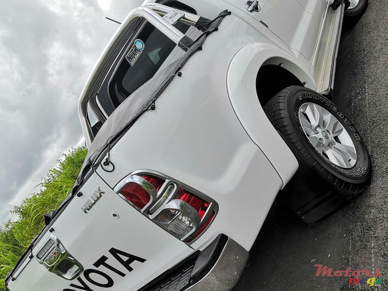 2014' Toyota Hilux 4x2 2.5 Turbo photo #2
