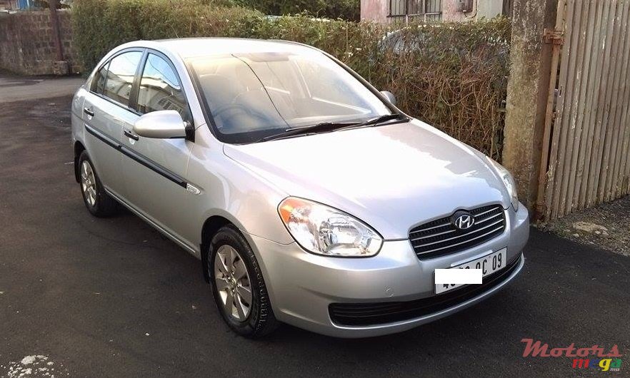 2009' Hyundai Accent photo #1