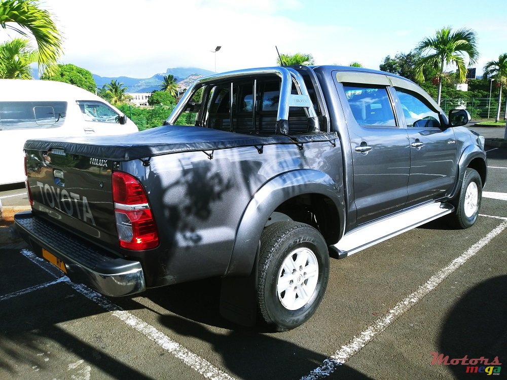 2015' Toyota Hilux 4x4 3.0turbo intercooler photo #4