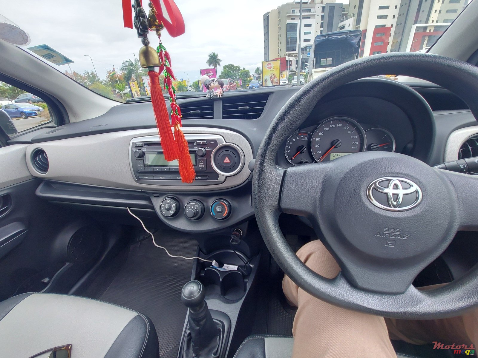 2013' Toyota Yaris photo #4