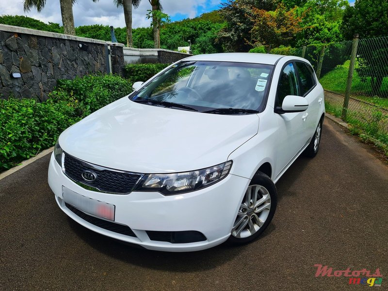 2011' Kia Cerato 1.6 Hatchback photo #1