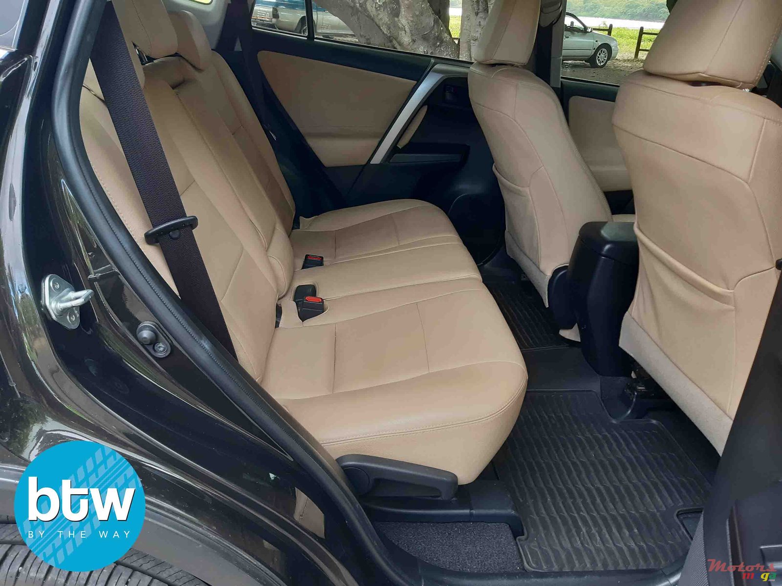 2016' Toyota RAV4 photo #3