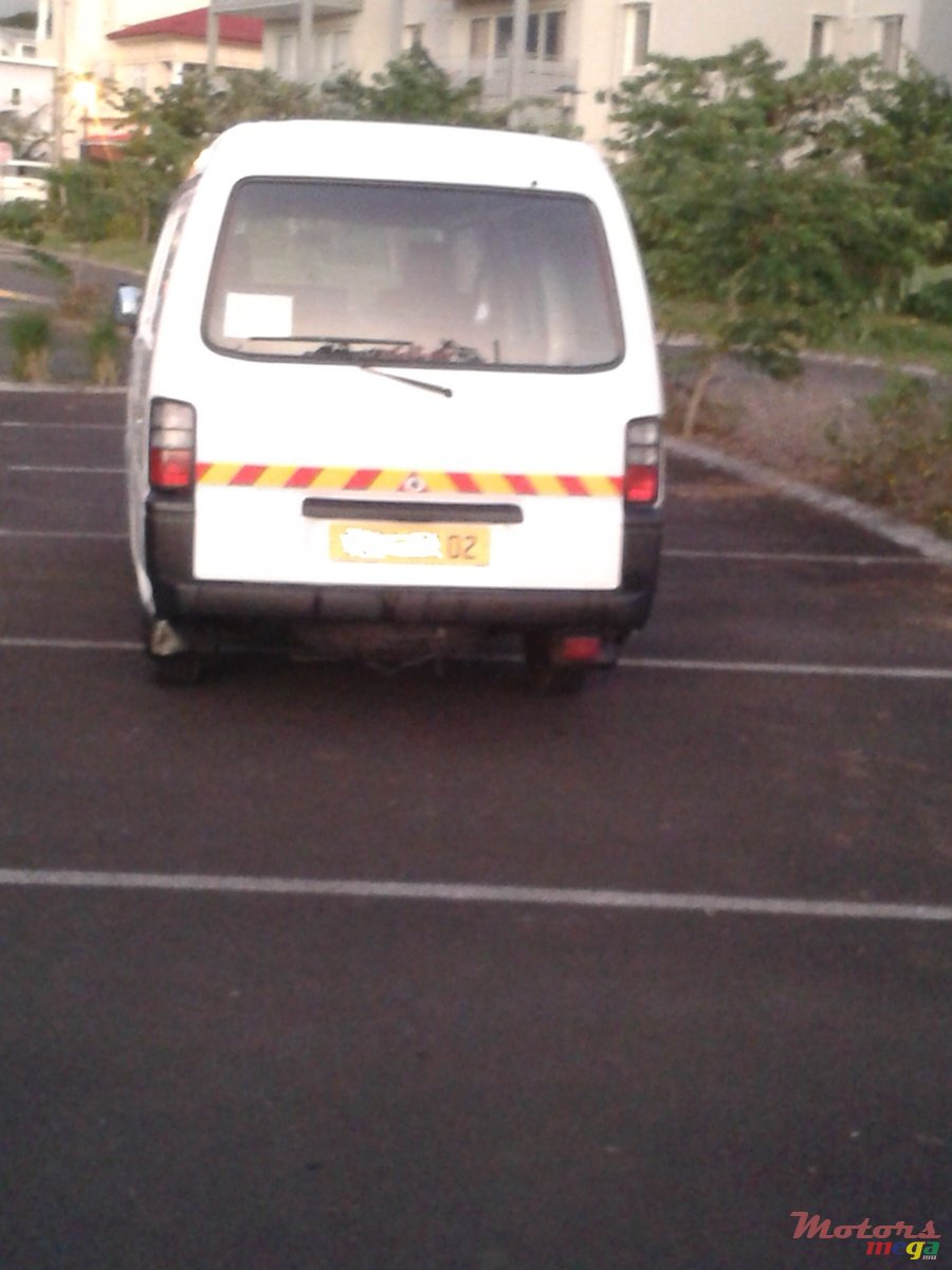 2002' Mitsubishi L300 photo #1