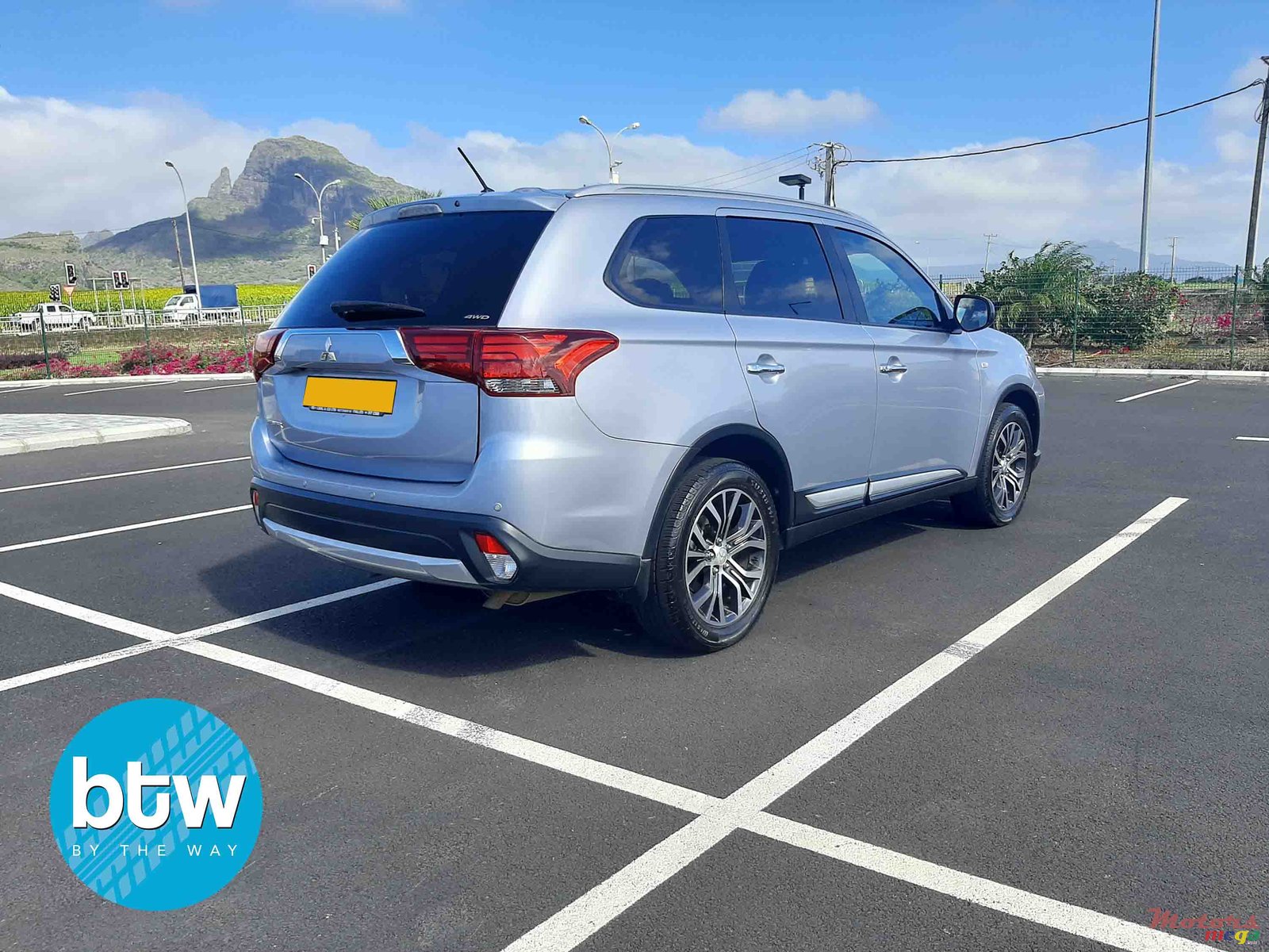 2016' Mitsubishi Outlander photo #3