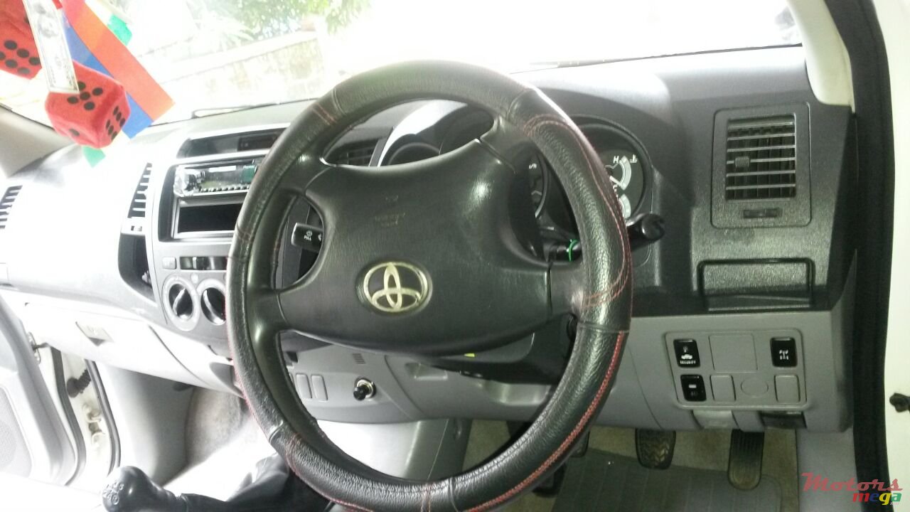 2008' Toyota Hilux photo #4