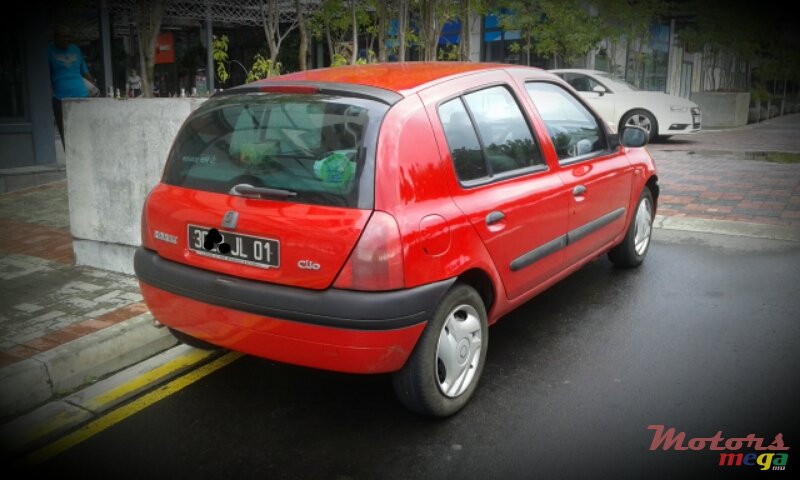 2001' Renault Clio photo #4
