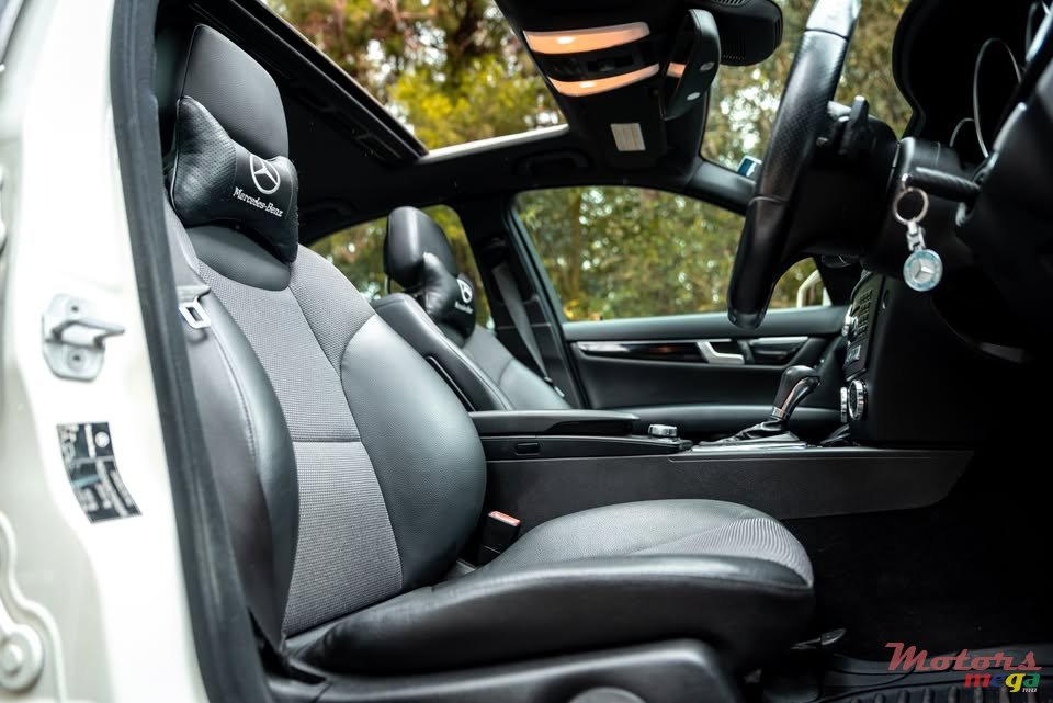 2011' Mercedes-Benz C 250 photo #4