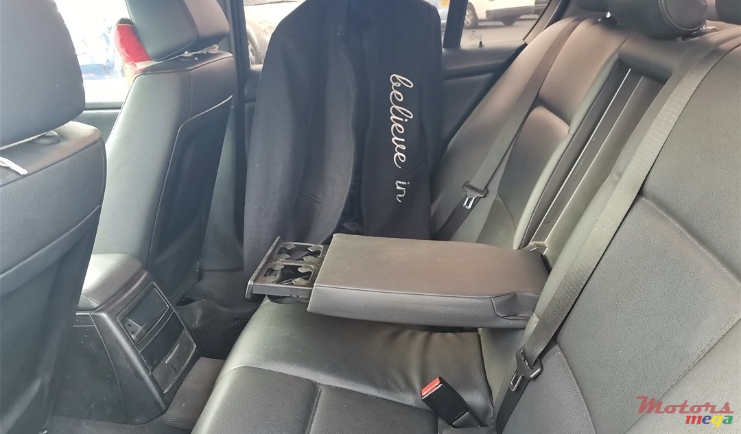 2005' BMW 320 photo #1