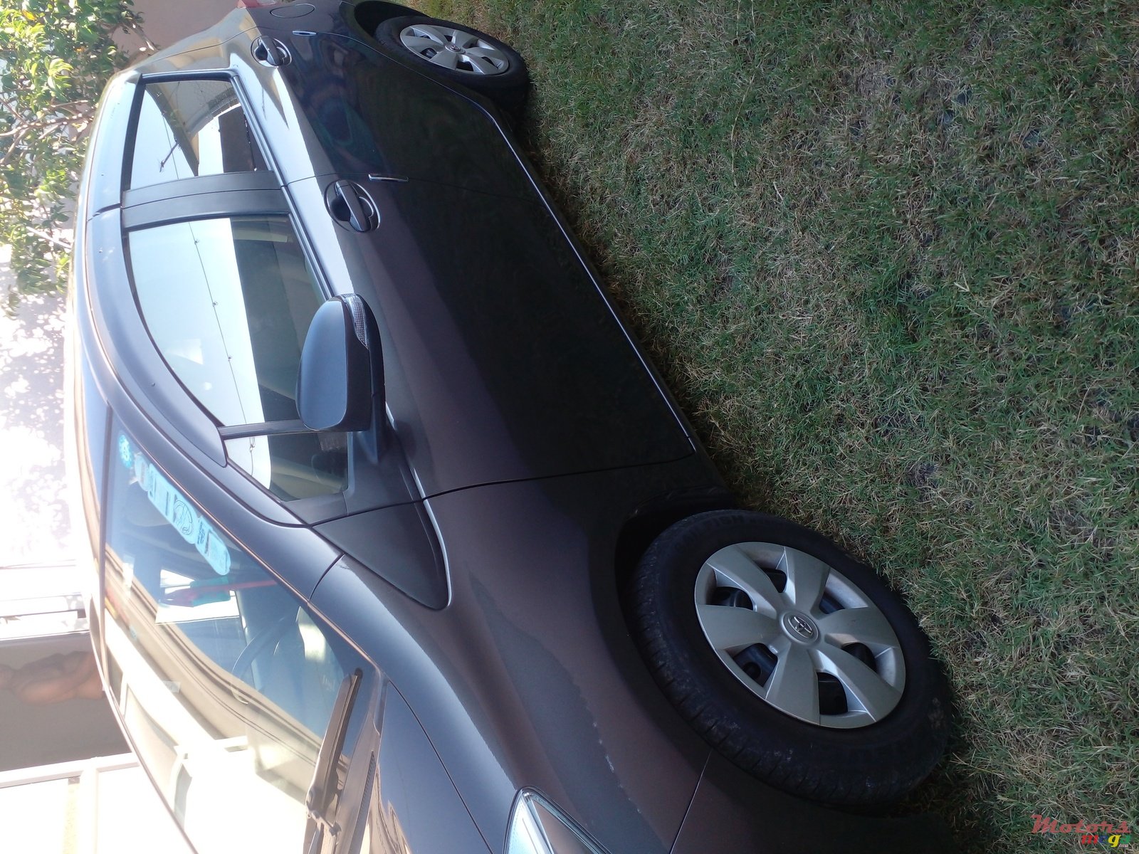 2012' Toyota Vitz photo #7