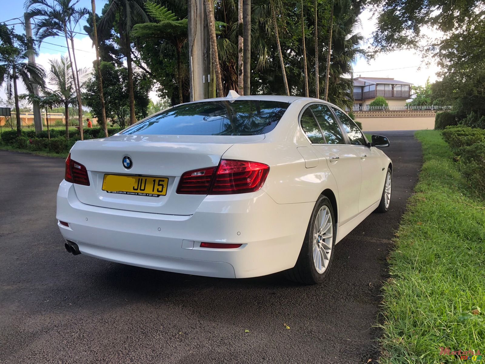 2015' BMW 5 Series 520i Automatic photo #3