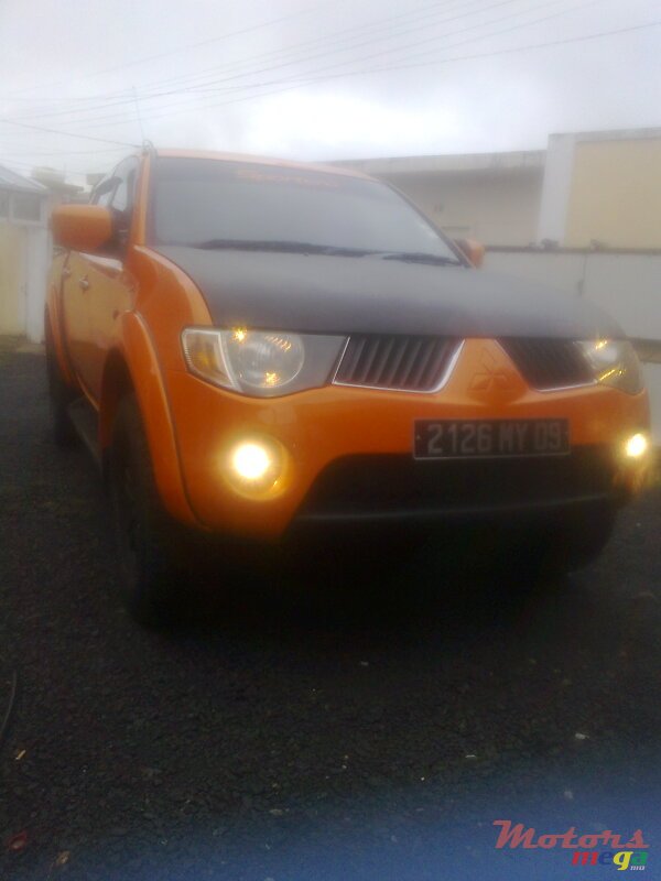 2009' Mitsubishi L 200 SPORTERO 4x4 turbo photo #1