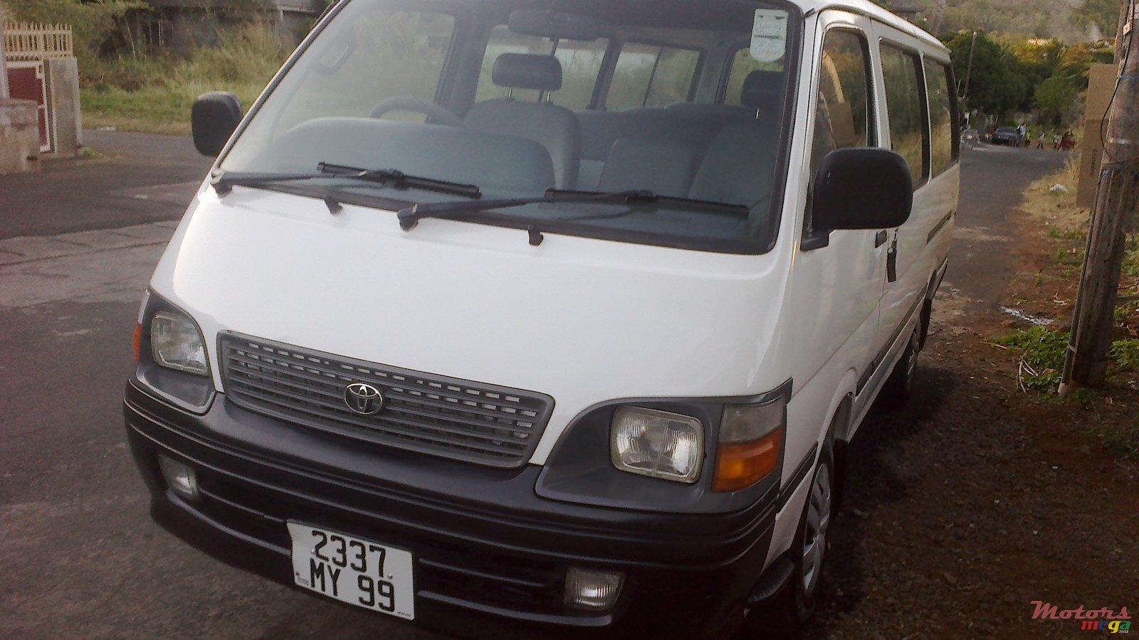 1999' Toyota HiAce photo #2