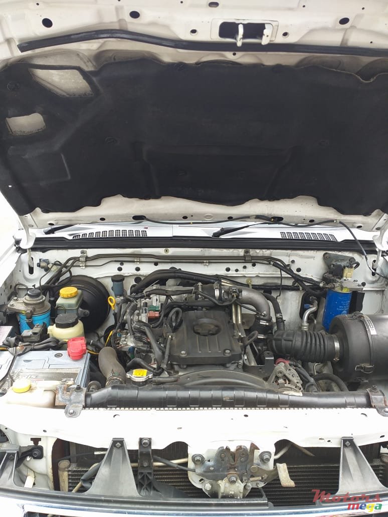 2008' Nissan NP300 4x2 photo #3