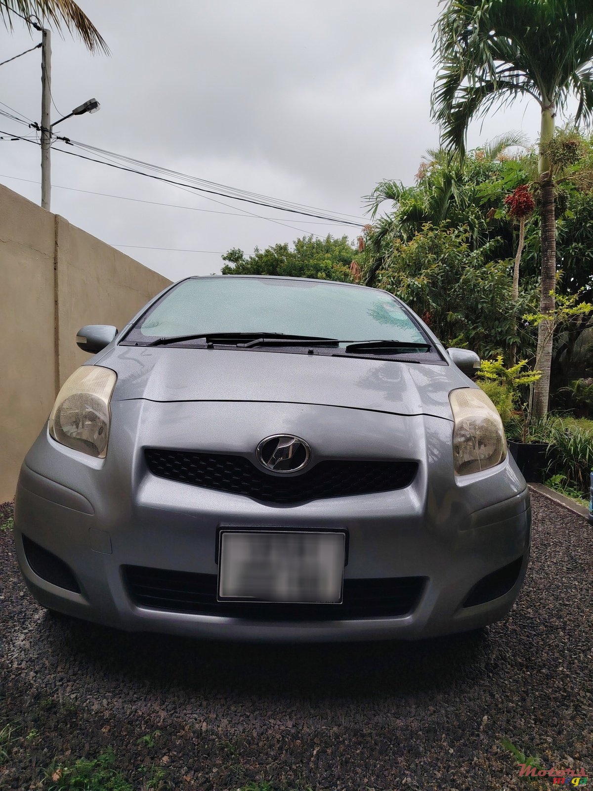 2010' Toyota Vitz photo #2