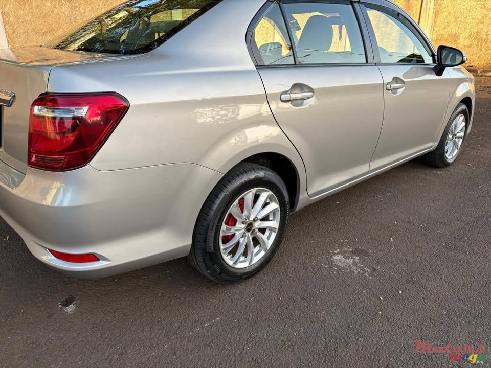 2015' Toyota Axio photo #5