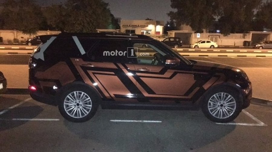 2017 Land Rover Discovery spy shot