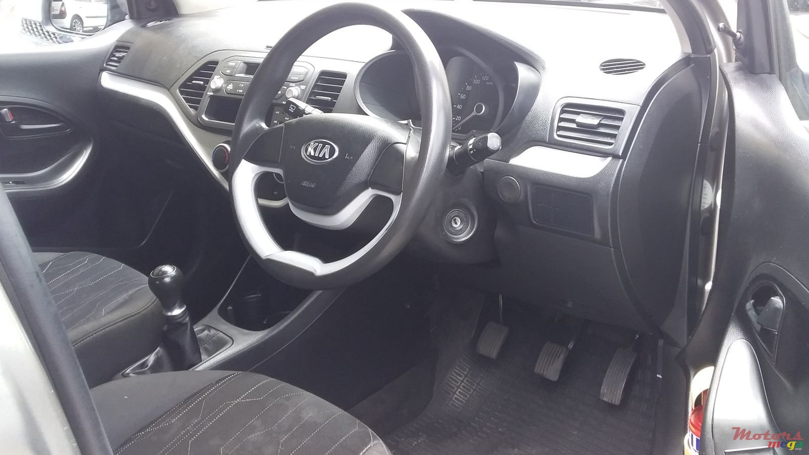 2013' Kia Picanto photo #3