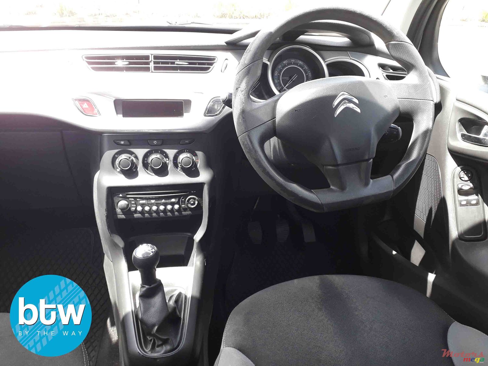 2011' Citroen C3 photo #4