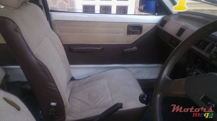 1989' Subaru Justy photo #6