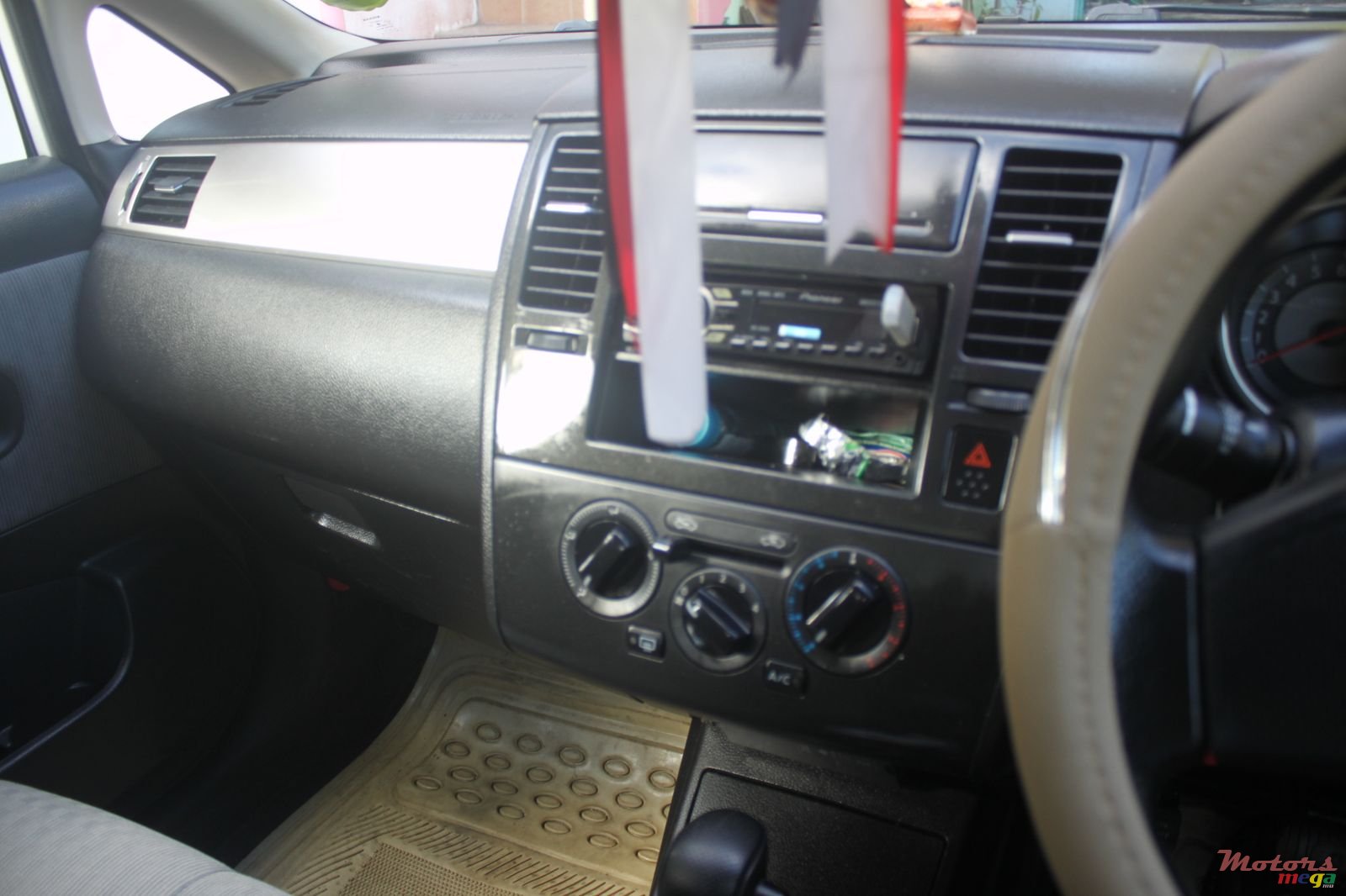 2007' Nissan Tiida photo #6