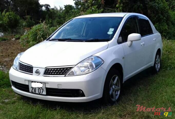 2007' Nissan Tiida SEDAN photo #1