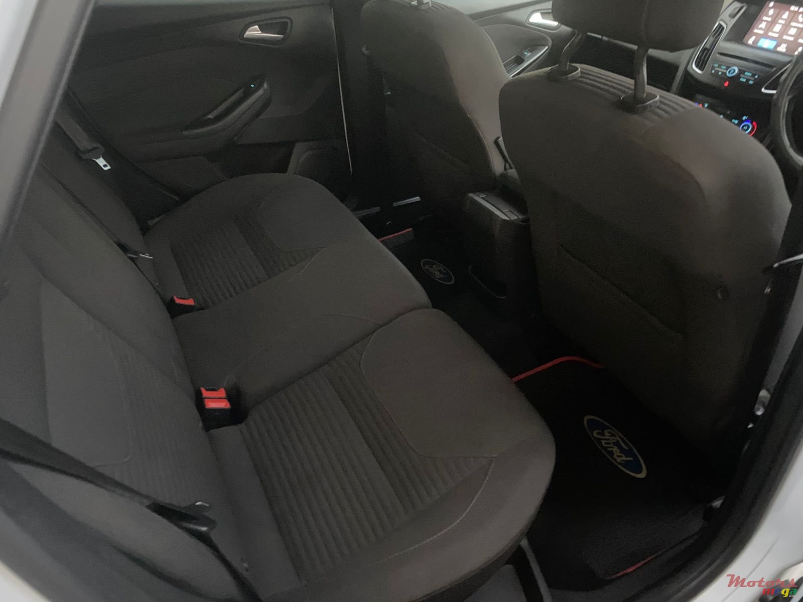 2017' Ford Focus Titanium photo #5